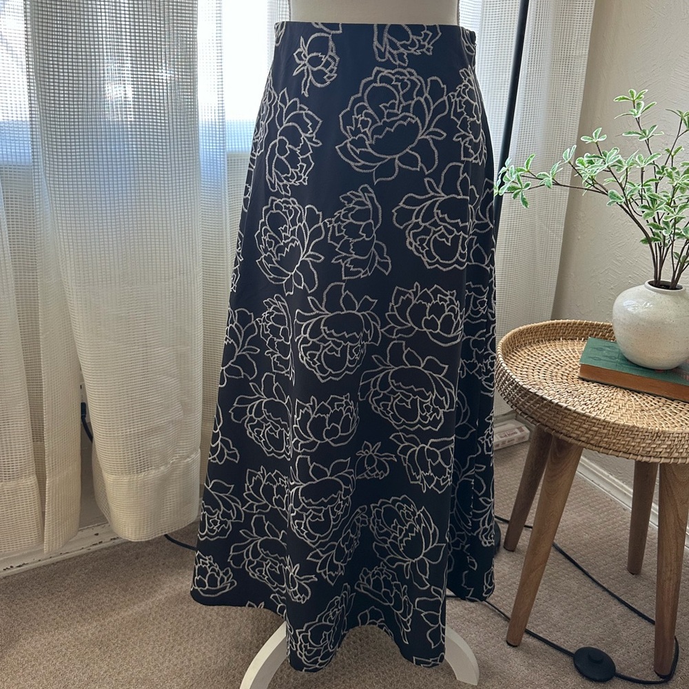 Vince Cumuto Floral Black and White Women's Skirt